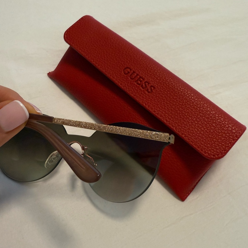 SUNGLASSES GUESS - Picture 4 of 5